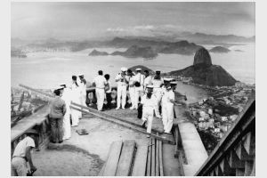 45 Utsikten från Kristusstatyn över Rio de Janeiro är hänförande.jpg